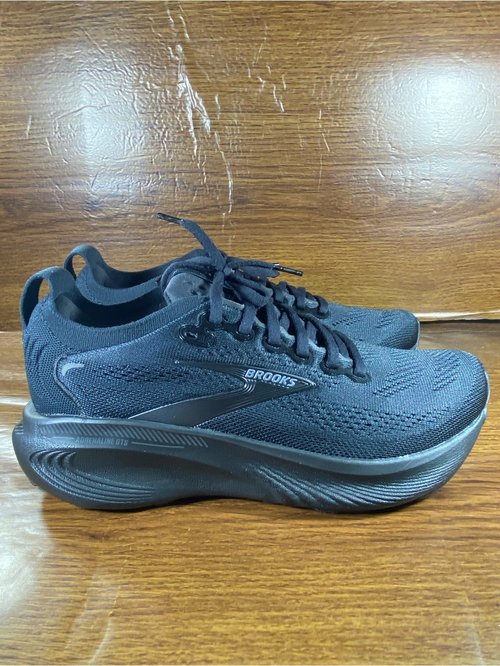 Brooks Adrenaline GTS 25 women’s shoe size 7.5